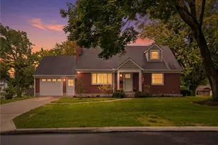 136 E Ridgeway Dr, Centerville, OH 45459 - Photo 1