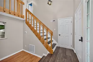 2070 Foxknoll Dr, Centerville, OH 45458 - Photo 9