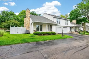 2070 Foxknoll Dr, Centerville, OH 45458 - Photo 3