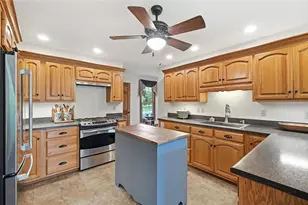 656 Gardenview Cir, Bath Twp, OH 45801 - Photo 9