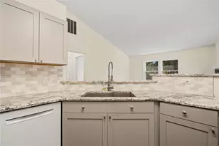 10029 Village Tree Ct, Miamisburg, OH 45342 - Photo 17