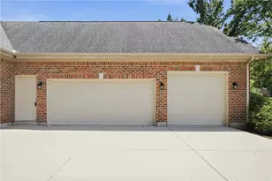 1529 Clear Brook Dr, Sugarcreek Twp, OH 45440 - Photo 9