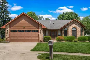 8477 Doe Run Pl, Huber Heights, OH 45424 - Photo 3