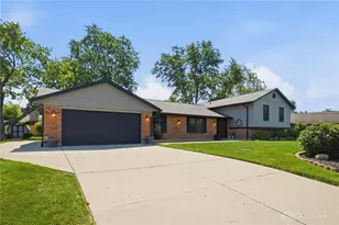 3695 Meadowcourt Dr, Beavercreek, OH 45431 - Photo 3
