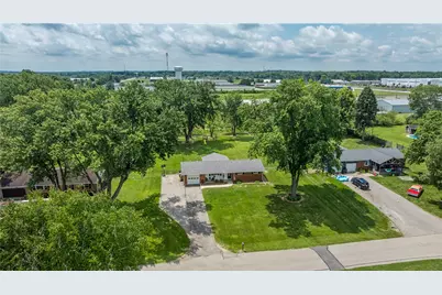 180 Floral Acres Drive, Tipp City, OH 45371 - Photo 3