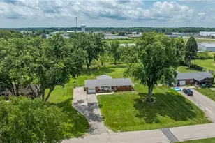 180 Floral Acres Dr, Tipp City, OH 45371 - Photo 3
