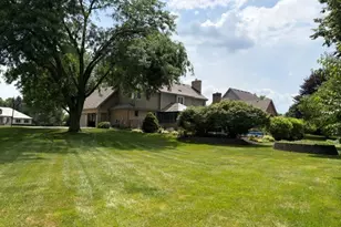2045 Canterbury Ct, Troy, OH 45373 - Photo 3