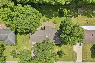 6320 Rosa Linda Dr, Washington Twp, OH 45459 - Photo 3