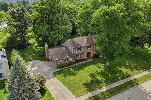 316 Beacon Ct, Washington Twp, OH 45458 - Photo 3