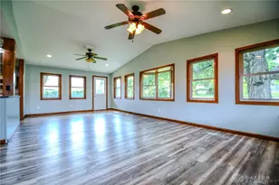 7240 Stonehurst Dr, Huber Heights, OH 45424 - Photo 13