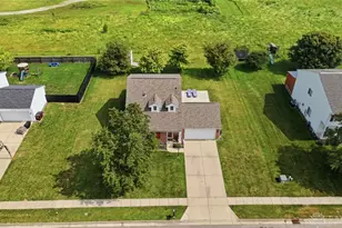 1935 Springwood Dr, Piqua, OH 45356 - Photo 5