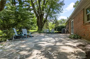 156 Manor Ln, Washington Twp, OH 45429 - Photo 9