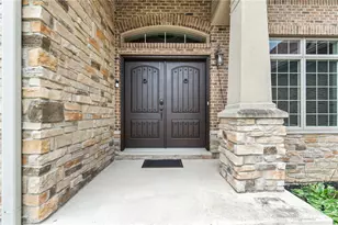 2314 Crestridge Dr, Butler Twp, OH 45414 - Photo 3
