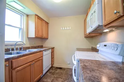512 Carrlands Drive, Kettering, OH 45429 - Photo 11