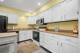 1290 Hollowbrook Dr, Centerville, OH 45458 - Photo 11