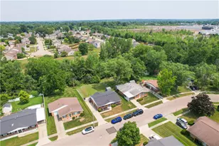 1733 Beaver Creek Ln, Dayton, OH 45429 - Photo 3