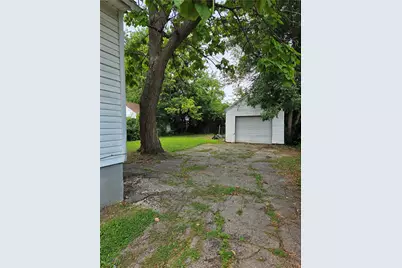 445 E Siebenthaler Avenue, Dayton, OH 45405 - Photo 11