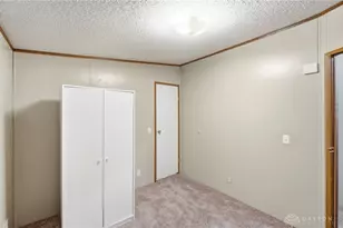 141 S Point Dr, Fairborn, OH 45324 - Photo 31