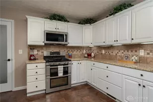 2494 Silver Springs Ct, Beavercreek, OH 45431 - Photo 9