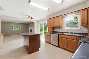 6810 Casa Grande Ct, Huber Heights, OH 45424 - Photo 7