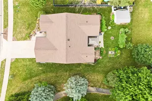 2490 Meadowpoint Dr, Troy, OH 45373 - Photo 7