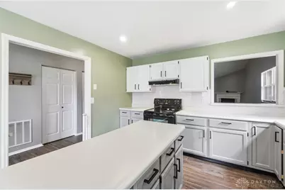 8953 Emeraldgate Drive, Huber Heights, OH 45424 - Photo 7