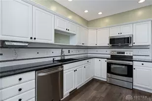 7847 Kings Ridge Cir, Fairborn, OH 45324 - Photo 23