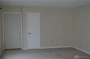 1217 Robbins Run Ct, Washington Twp, OH 45459 - Photo 3