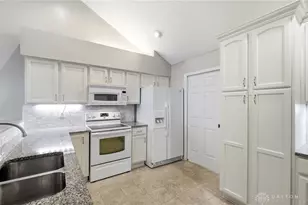 1596 Turnberry Village Dr, Washington Twp, OH 45458 - Photo 15
