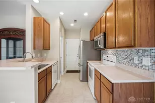 9197 Great Lakes Cir, Washington Twp, OH 45458 - Photo 9