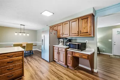 7028 Safari Drive, Huber Heights, OH 45424 - Photo 9