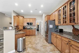 1996 Red Robin Dr, Beavercreek Twp, OH 45385 - Photo 15