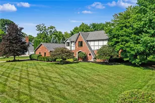 9570 Meadow Woods Ln, Washington Twp, OH 45458 - Photo 5