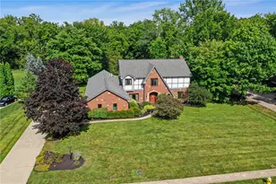 9570 Meadow Woods Ln, Washington Twp, OH 45458 - Photo 7