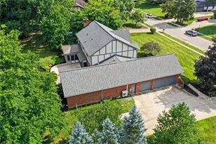 9570 Meadow Woods Ln, Washington Twp, OH 45458 - Photo 11
