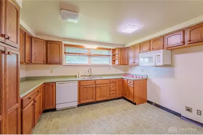 220 W Siebenthaler Avenue, Dayton, OH 45405 - Photo 17