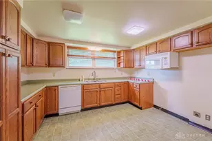 220 W Siebenthaler Ave, Dayton, OH 45405 - Photo 17