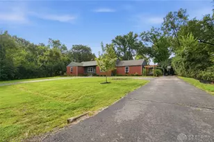 679 Meadowview Dr, Washington Twp, OH 45459 - Photo 3