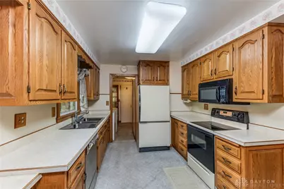 7853 Chambersburg Road, Huber Heights, OH 45424 - Photo 9