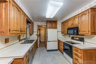 7853 Chambersburg Rd, Huber Heights, OH 45424 - Photo 9