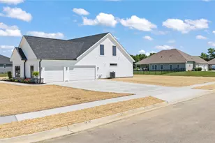 2691 Pleasant View Dr, Troy, OH 45373 - Photo 3