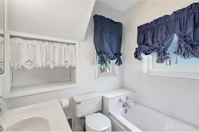 121 E Main Street, West Carrollton, OH 45449 - Photo 11