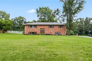 1310 Old Country Ln, Dayton, OH 45414 - Photo 1