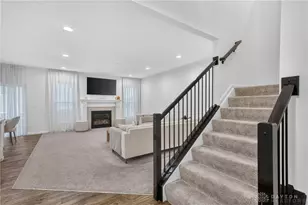 10111 Washington Gln Dr, Dayton, OH 45458 - Photo 7