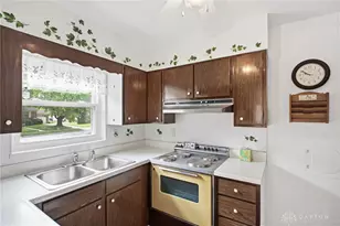 1041 Yorkshire Pl, Dayton, OH 45419 - Photo 9