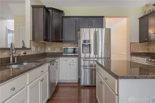 10049 Meadow Woods Ln, Washington Twp, OH 45458 - Photo 7
