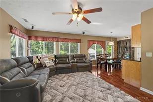 10237 Peacock Ln, Miamisburg, OH 45342 - Photo 11