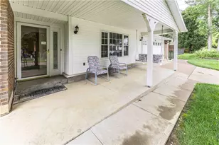 1105 Sherwood Forest Dr, West Carrollton, OH 45449 - Photo 3