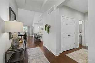 10047 Washington Gln Dr, Washington Twp, OH 45458 - Photo 9