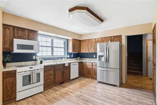 4043 Summerfield Dr, Beavercreek, OH 45432 - Photo 9